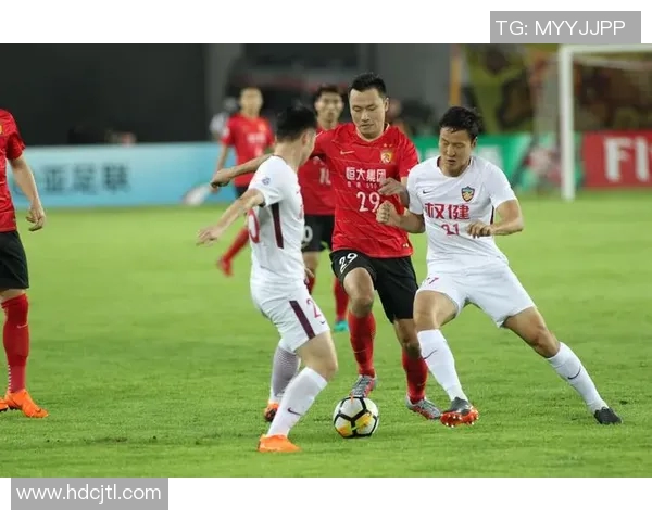 权健与恒大巅峰对决直播盛况回顾及精彩瞬间分析